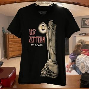 NWOT Led Zeppelin Shirt😎😎